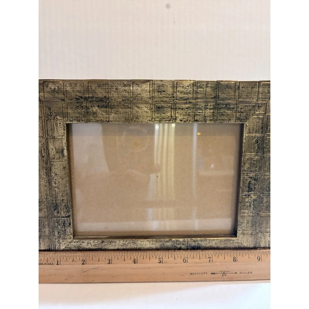 Distressed Gold-Tone Metal Rectangle Photo Frame 4.5x6.5 Freestanding